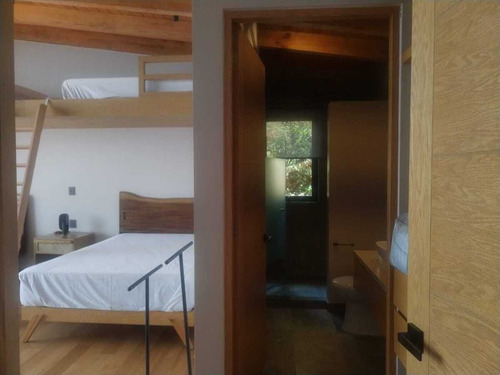 Casa De 2 Niveles En El Santuario , Valle De Bravo