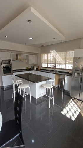 Aparto-casa, Remodelado, Amoblado Y Equipado En La Urb. Alta Florida (planta Alta)