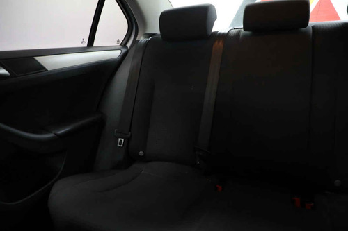 Imagen 9 de 15 de Volkswagen Jetta 2017 4p Trendline L5/2.5 Man