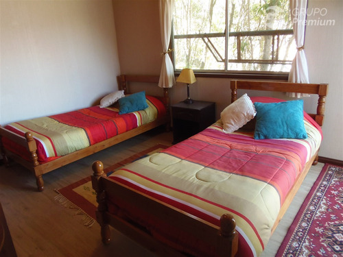 Casa En Venta De 4 Dorm. En Olmué