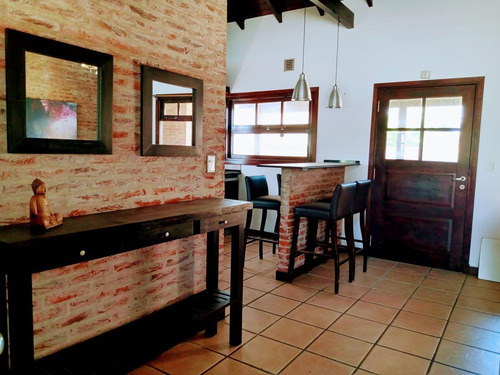 Imagen 6 de 14 de Excelente Casa 4 Ambientes Con Piscina En Barrio Residencial