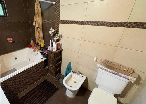 Casa En Venta - 4 Dormitorios 1 Baño - La Reja