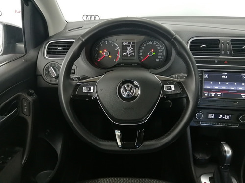 Imagen 8 de 15 de Volkswagen Vento Confortline Plus