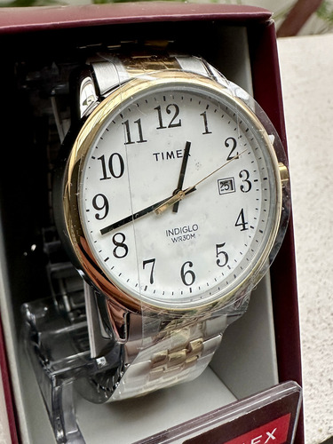Reloj Hombre Timex Con Luz Fechador 38 Mm Tw2v401006p Correa Plateado/Dorado Bisel Dorado Fondo Blanco