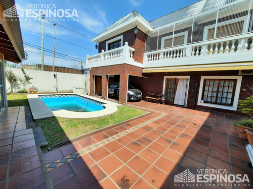 Casa En Venta Moron. Cuatro Ambientes.