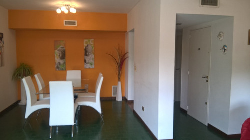 ! Vendo Depto. Amplio Con Dependencia Y Cochera Excelente Oportunidad ¡