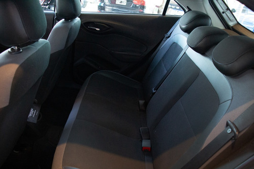 Imagen 7 de 14 de Chevrolet Onix Activ Nafta 2019 Plateado