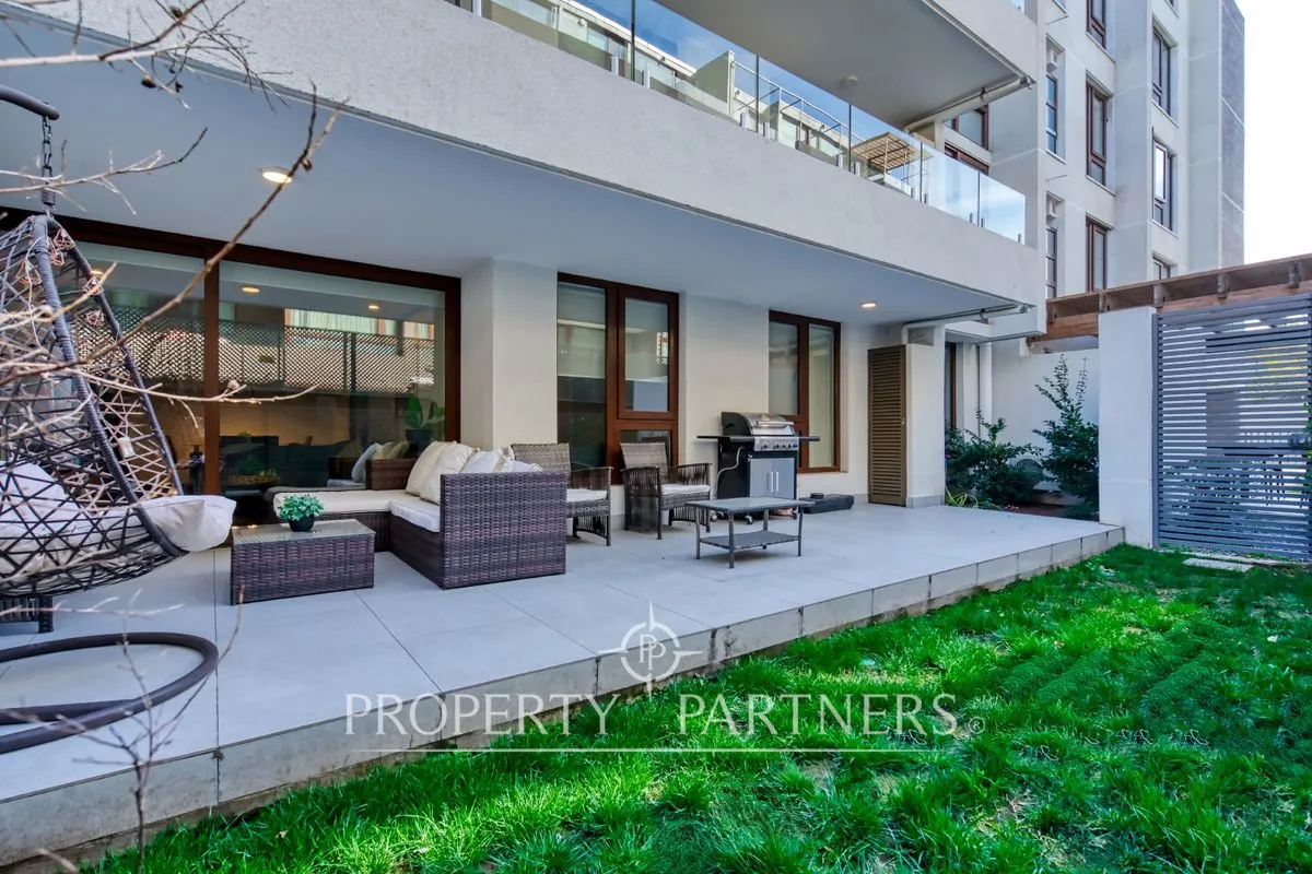 Imagen 4 de 28 de Venta: Departamento En Ñuñoa. Con Patio Y Dos Esta...