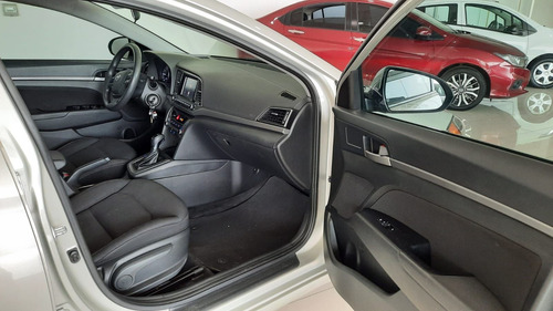 Imagen 14 de 15 de Hyundai Elantra 2018 2.0 Gls Premium At
