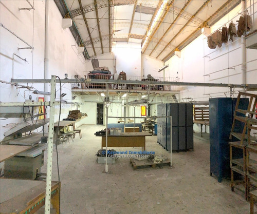 Casa + Local En Venta En Ciudad Vieja.