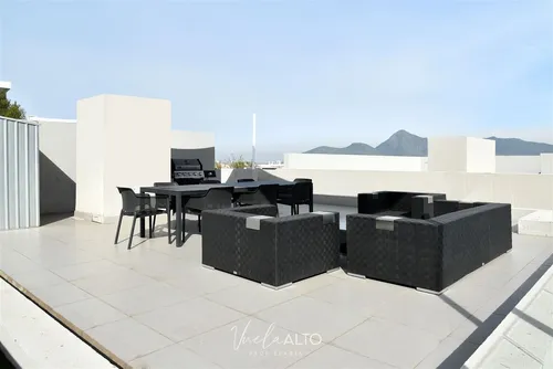 Departamento En Venta De 4 Dorm. En Lo Barnechea / 3 Estac.