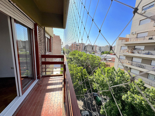 Departamento Dos Dormitorios En Venta En Abasto - Permuta