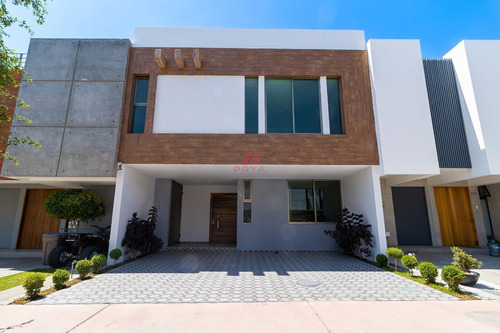 Casa En Venta En Solares, Zapopan, Jalisco.