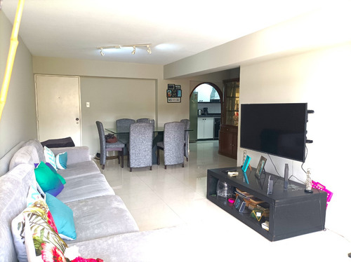 En Venta Impecable Apartamento, Bella Vista, 1 Maletero Grande, En La Urbanización Manzanares Este, Piso 13