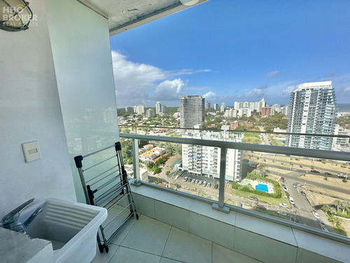 Imagen 22 de 30 de Departamento En Venta. Vista Al Mar. Playa Mansa.