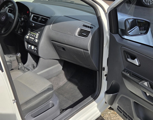 Volkswagen Spacefox 1.6 MI TREND 8V FLEX 4P MANUAL