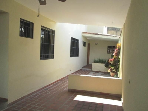 Imagen 13 de 17 de Casa En Venta En Macaracuay 21-13617