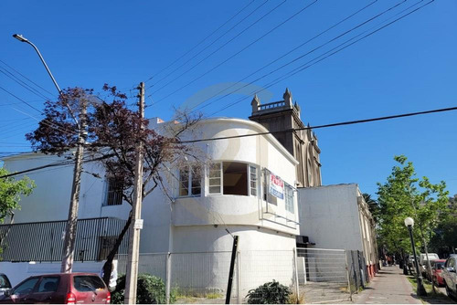 Gran Casa Esquina  En Arriendo Comercial