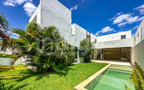 Casa En Venta En Mérida En Privada El Origen, Xcanatún