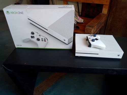 Xbox One S 500gb + 1 Jostick