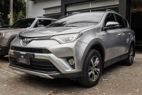 Toyota RAV4 2.0 Street