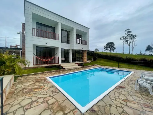 Casa Campestre Moderna Y Con Vista A Un Lago