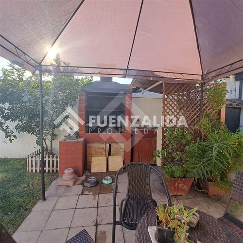 Casa En Venta De 5 Dorm. En La Cisterna
