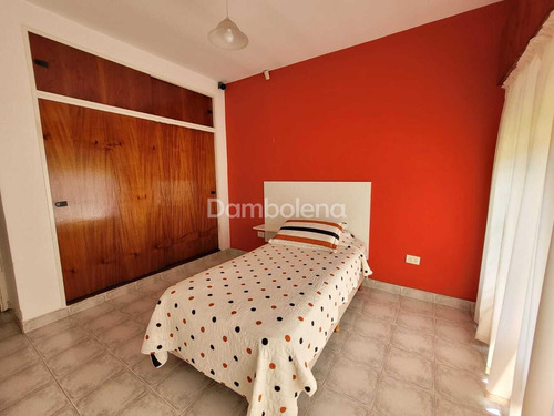 Casa Chalet En Venta En Moreno