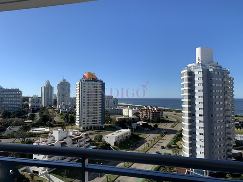 Departamento De 3 Dormitorios, Con Excelente Vista A La Playa Brava, Full Amenities.