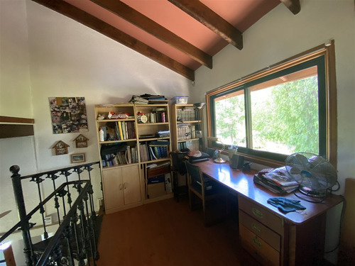 Casa En Venta De 8 Dorm. En Colina