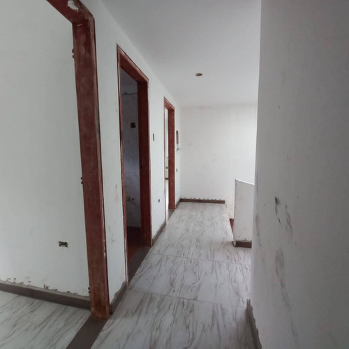 En Venta De Townhouse En Conj. Resd. Casa Verde San Diego Planta 100%