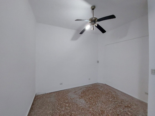 Imagen 6 de 10 de Vedia Al 100 - Sarandi - Dto Tipo Casa 2 Ambientes