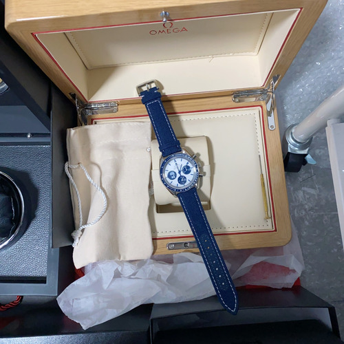 Omega Speedmaster Silver Snoopy Award Azul Azul Blanco (Reacondicionado)