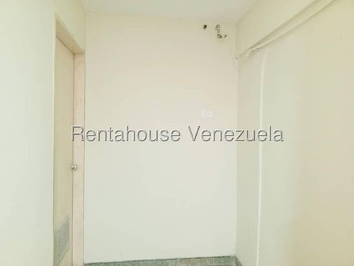 Apartamento Tipo Estudio, Rafael Gamarra Vende 2e23538, Centro De Barquisimeto, Cocina En Mampostería, Amplia Habitación Con Baño, Amplia Sala, Área De Lavandería, 1 Pto Estac., Agua, Vigilancia 24/7