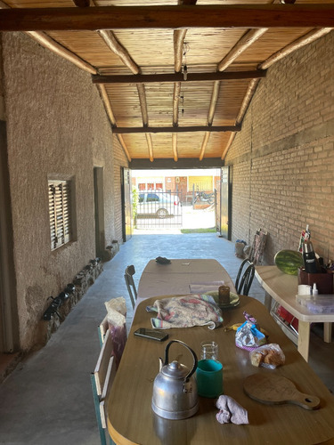 Casa Con Posibilidad De Reformar/reciclar.