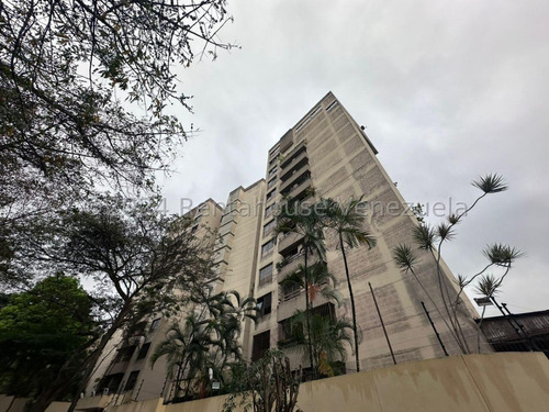 Bello Y Amplio Apartamento En Venta Las Esmeraldas, Caracas 24-17539