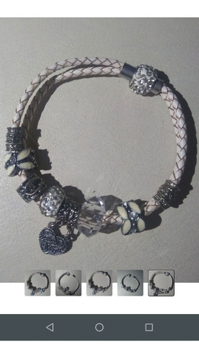 Pulseira Em Couro Branco Com Detalhes Prateados