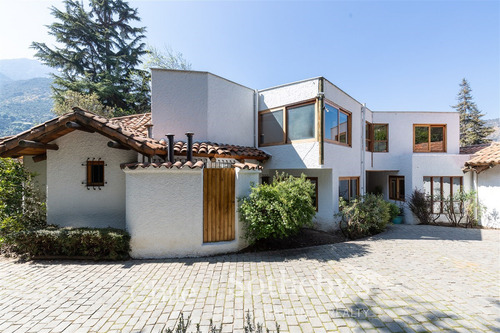 Casa En Venta En El Arrayan De 6 Dorm. En Lo Barnechea