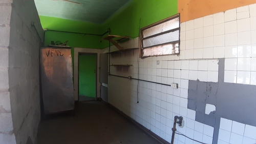 Terreno De 500 M2 Con 4 Dptos. Y Un Local. Ideal Inversor.