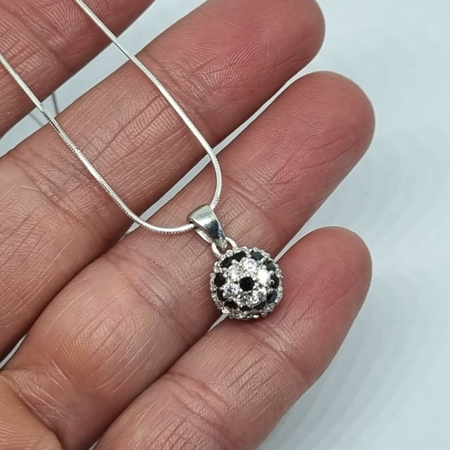 Imagen 5 de 8 de Dije Plata Rodinada Con Cubic Blanco Y Negro Redondo