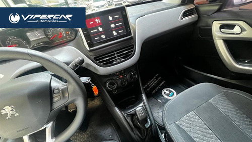 Peugeot 208 allure 1.6 manual