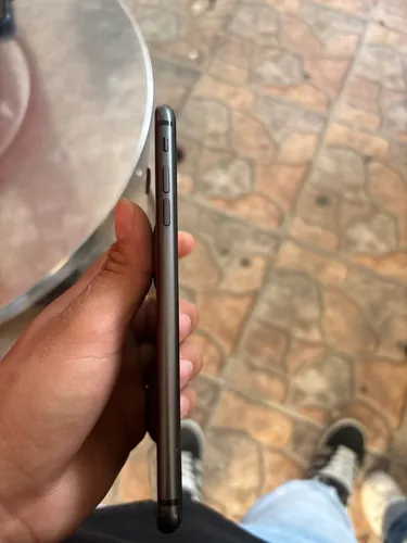 Celular iPhone 8 Plus (Usado)