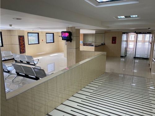 Se Vende Clinica 12.000 M2 Baruta 8764