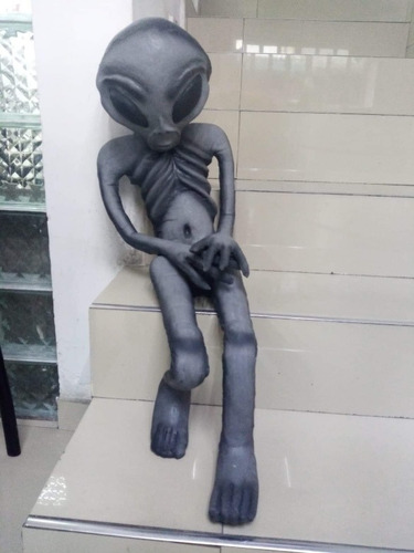 Muñeco Alien Roswell-man Un Metro - Ovni Memes Área 51 Gris (Usado)
