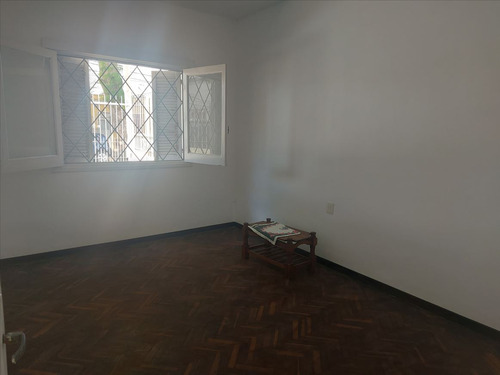 Casa Con Jardin , 2 Dormitorios, Cochera Y Apto Al Fondo