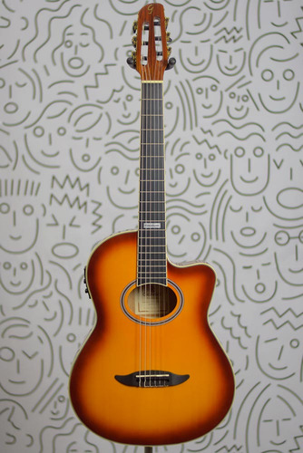 Violão Giannini Gnf-3 Flat Nylon Eletroacústico Tobacco Sunburst Tampo Spruce Laterais E Fundo Walnut Afinador Saída P10 Elétrico Braço Em Okoume Com Tensor Acabamento Brilhante