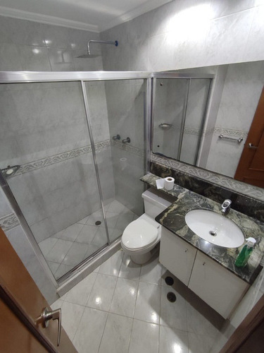 Imagen 8 de 17 de Ricardo Monsalve Re/max Terra Gold Alquila Hermoso Apartamento Amoblado En Lecheria Res. Katiuska (solo Clientes)