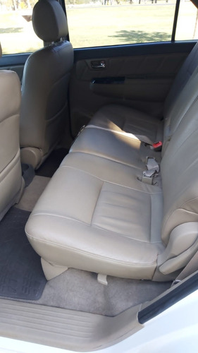 Imagen 12 de 15 de Toyota Sw4 3.0 T Diesel 4x4 At 3 Filas De Asientos Vremy