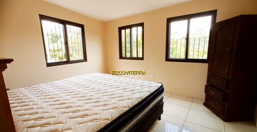 Moderno Apartamento En Venta, Dos Niveles, Dos Amplios Dormitorios, Incluye Area Para Jardin
