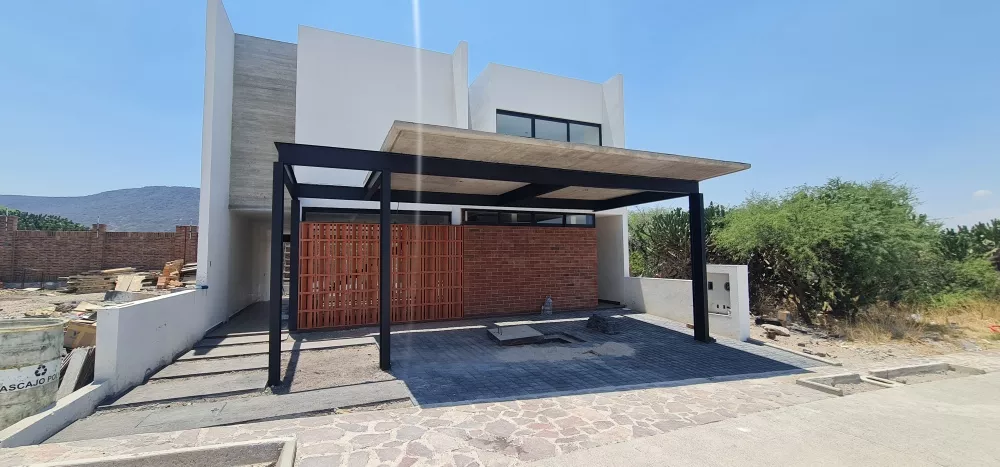 Casa De 3 Recámaras En Altozano Querétaro